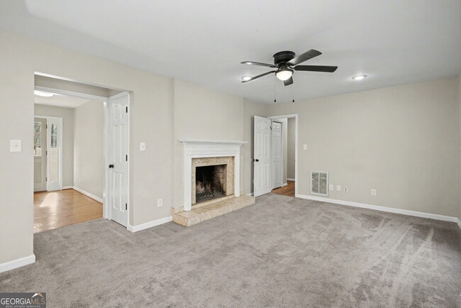 Building Photo - 140 Maple Pl