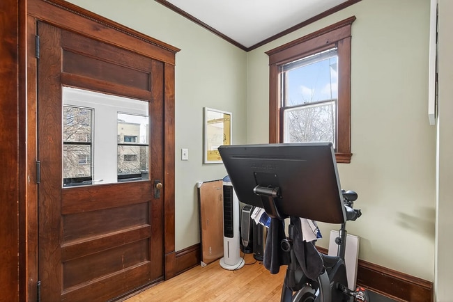 Building Photo - 2827 Pleasant Ave