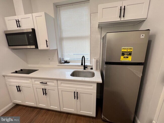 Building Photo - 2145 Elkins Ave