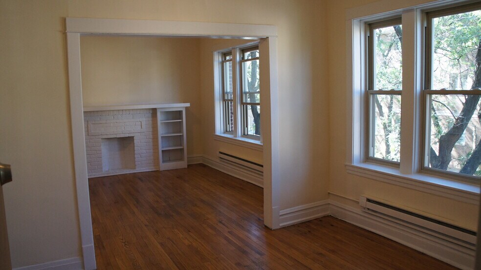 Primary Photo - 2917 W George St