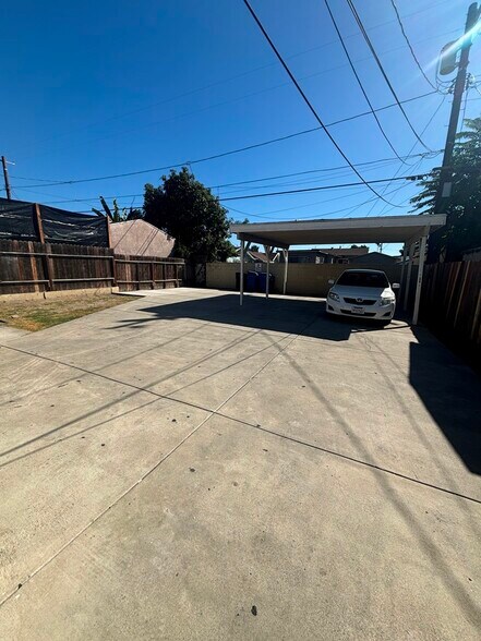 Building Photo - 132 E 79th St