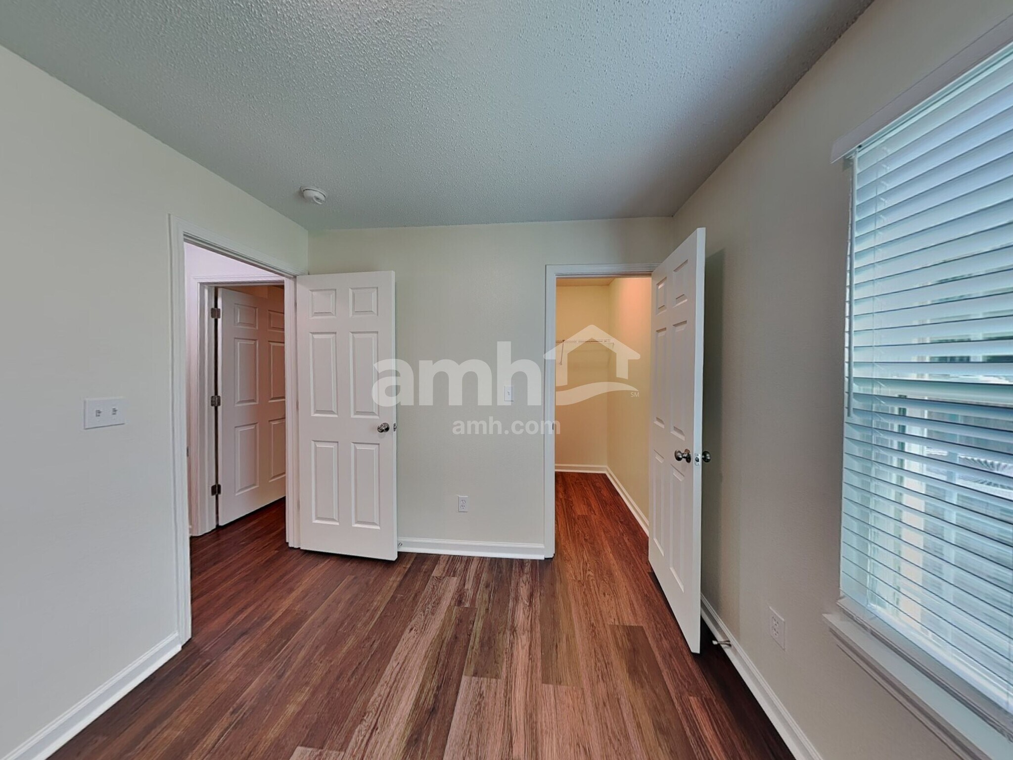 Building Photo - 528 Woodfield Cir