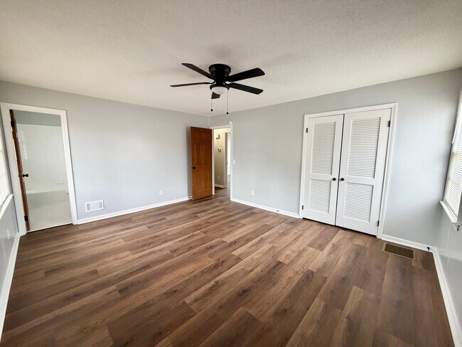 Building Photo - Irmo-Offering Self Guided Tour with RENTLY!