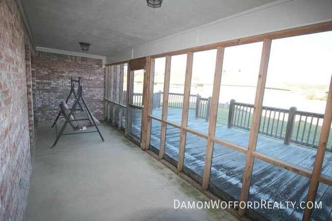 Building Photo - 614 Oak Park Cir