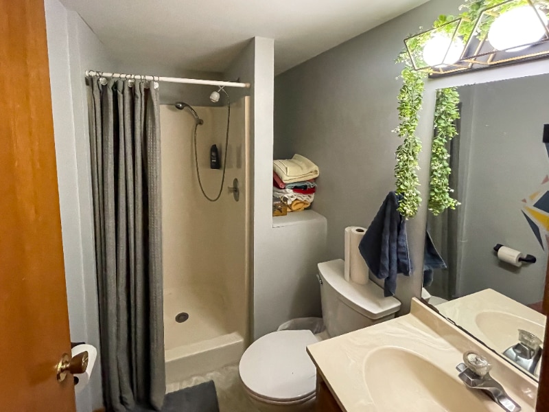 Building Photo - 873 Iowa Ave W