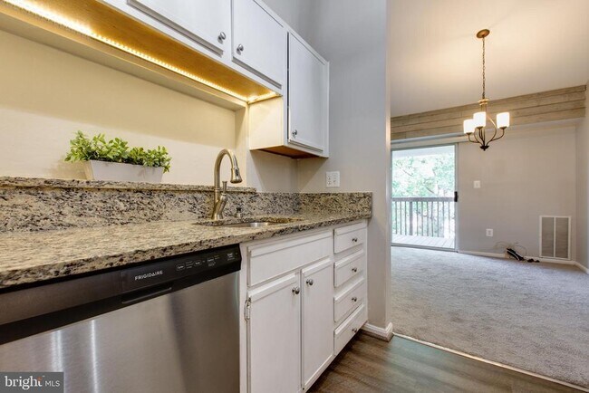 Building Photo - 206 Spring Maiden Ct