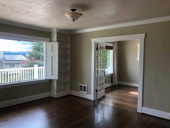 Building Photo - 3bd/2ba House in Leschi