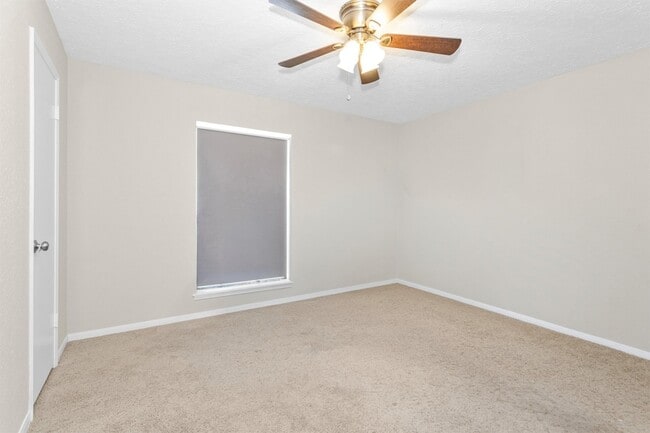 Building Photo - 4735 Lost Oak Dr