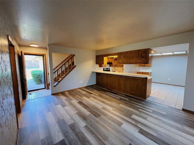 Building Photo - 213 Woodbridge Cir
