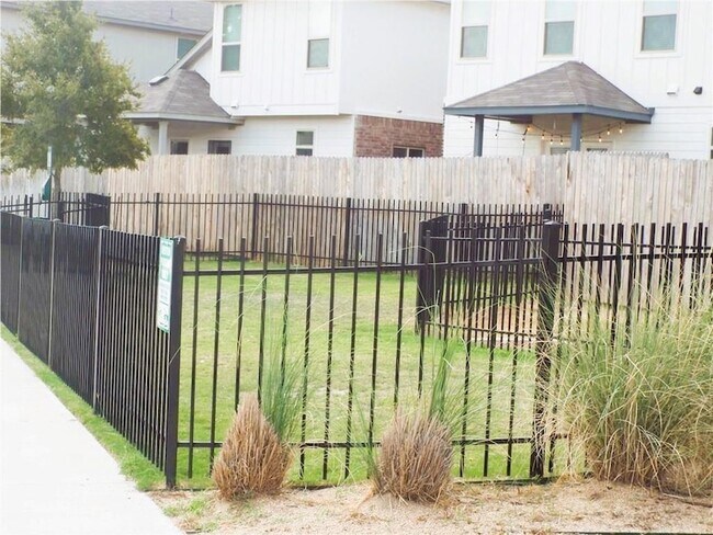 Building Photo - 3240 E Whitestone Blvd