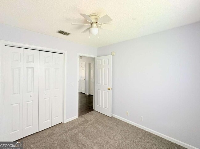 Building Photo - 120 Pleasant Breeze Way