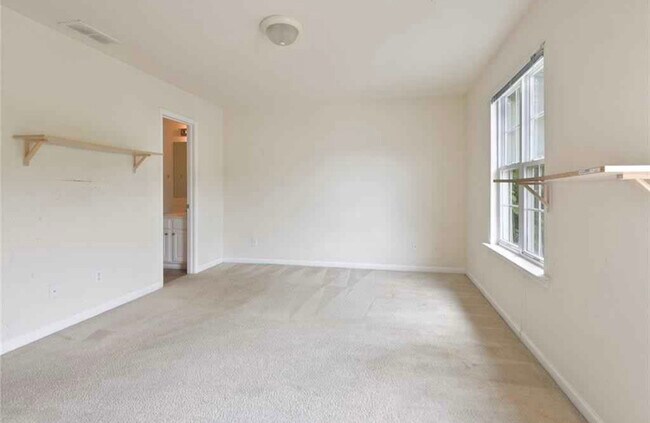 Building Photo - 769 Crestwell Cir SW