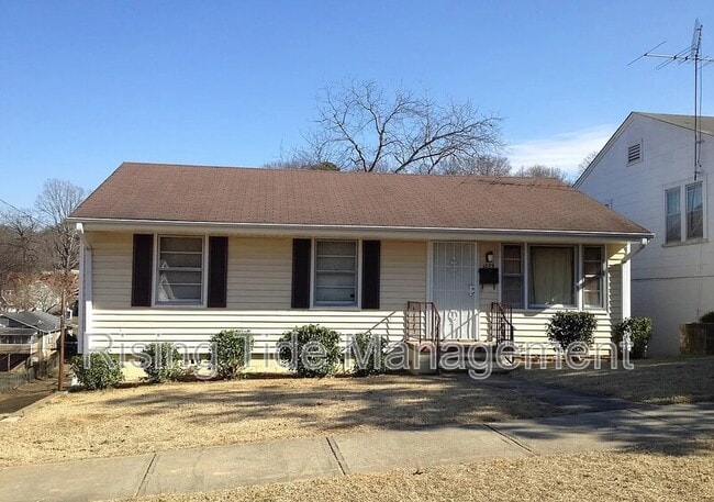 Primary Photo - 1229 Forest St
