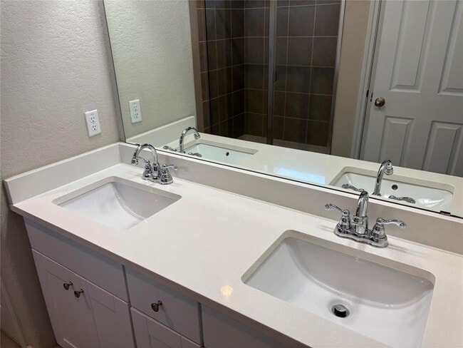 Building Photo - 147 Mary Max Cir