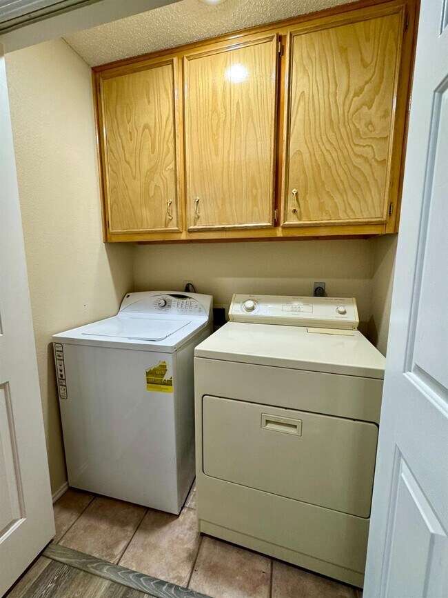 Building Photo - 8202 Raleigh Ave