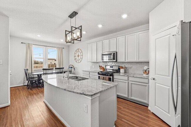 Building Photo - 13500 Rosebud Isle Dr