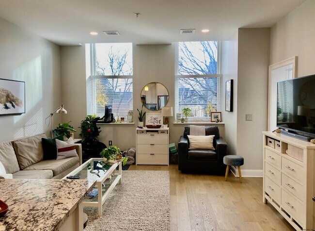 Building Photo - 77 Van Dam St