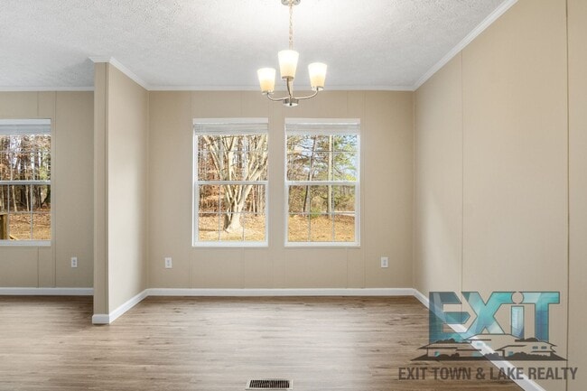 Building Photo - Beautiful Fully Renovated 3 Bed 2 Bath Home