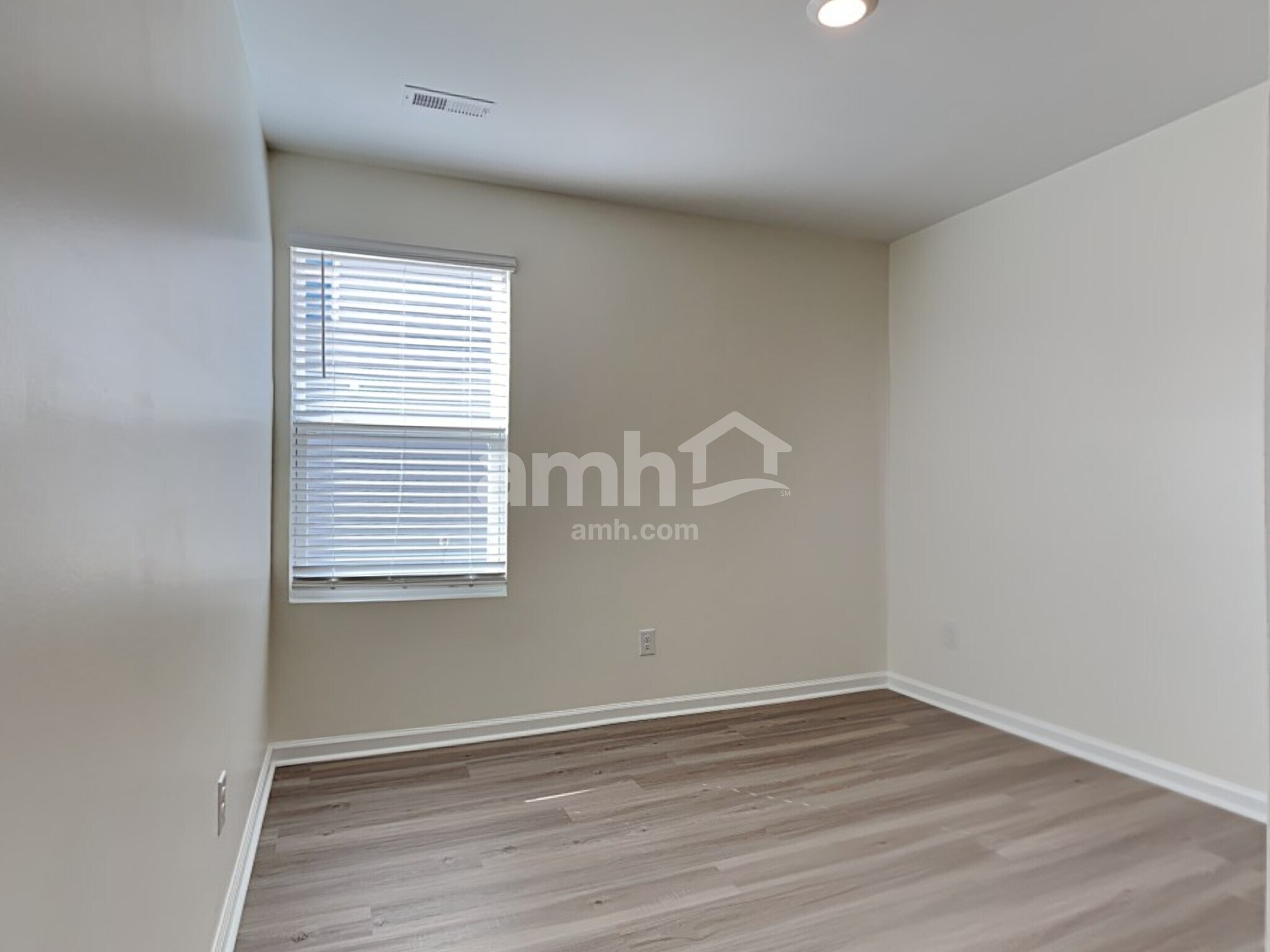 Building Photo - 1325 John Swann St