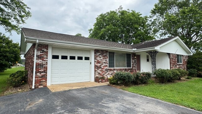 Primary Photo - 101 Hickory Ln