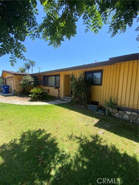 Building Photo - 700 E Orangewood Dr
