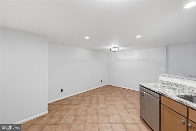 Building Photo - 1193 N Van Dorn St