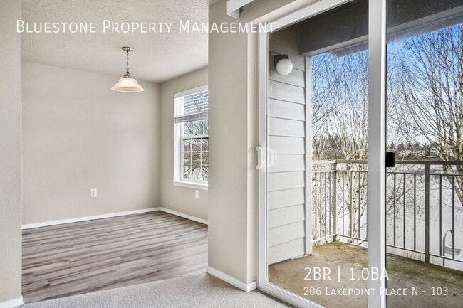 Building Photo - 206 Lakepoint Pl N