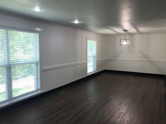 Building Photo - Breckenridge House