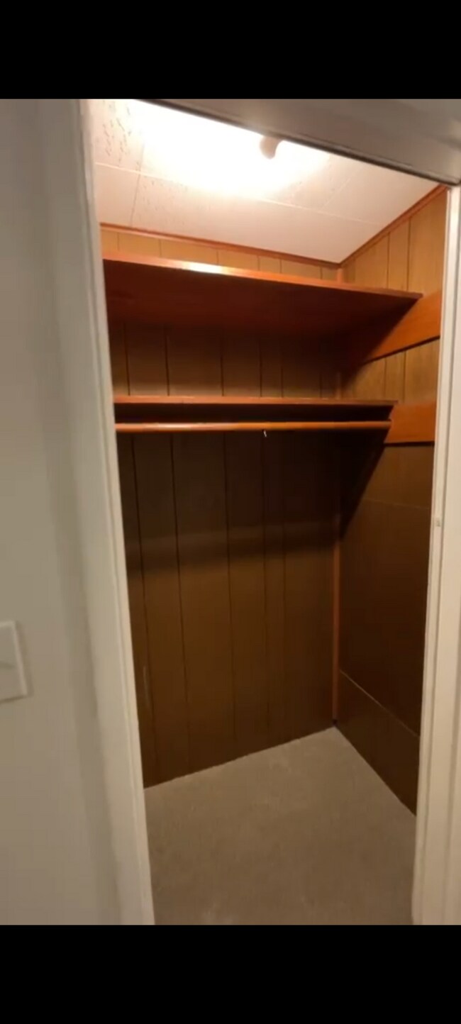 Building Photo - 12827 Glenwood Ave SW