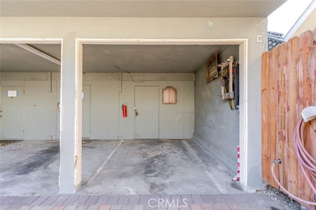 Building Photo - 630 E Cedar Ave