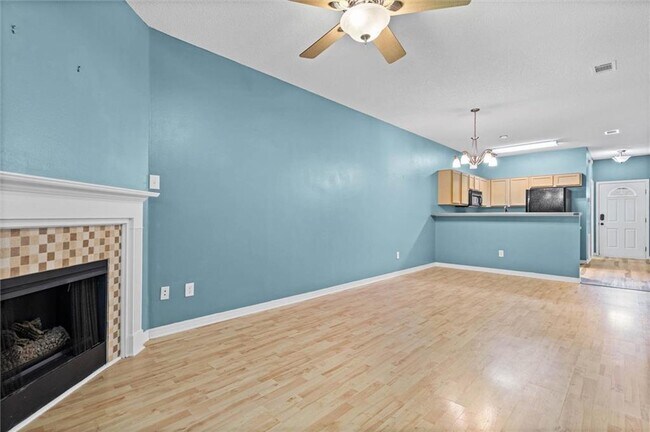 Building Photo - 732 Willow Bridge Dr W