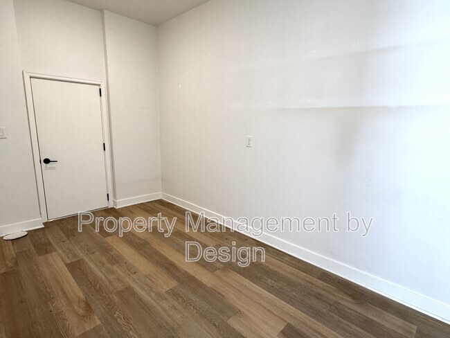 Building Photo - 1371 Keosauqua Way