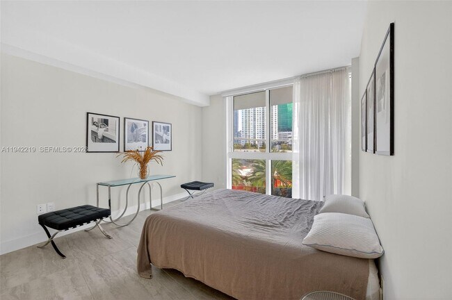 Building Photo - 92 SW 3rd St