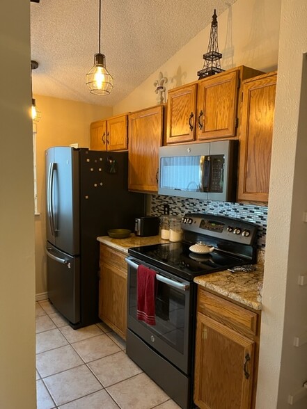 Building Photo - 17433 E Ford Dr