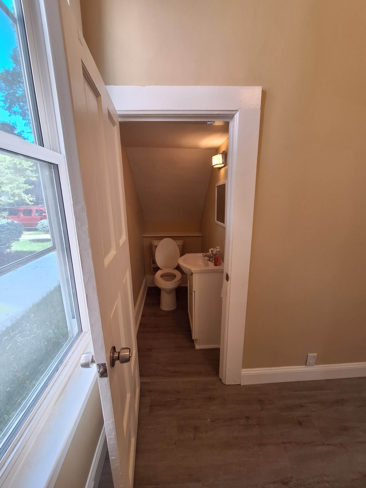1/2 bathroom - 1744 Park Ave