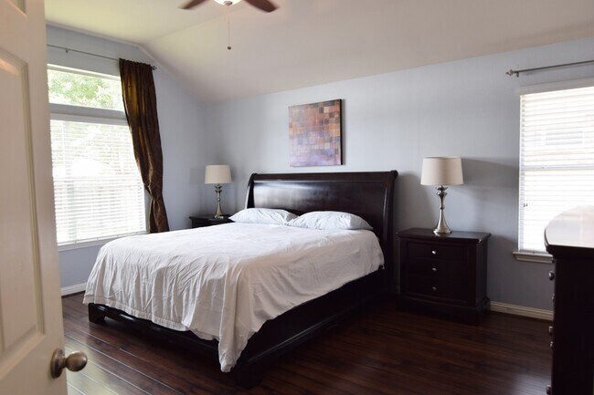 Building Photo - 310 Wildhorse Creek