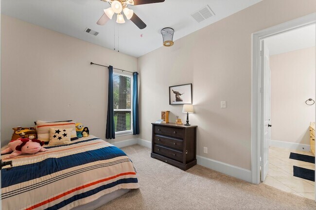 Building Photo - 5006 Newport Ct