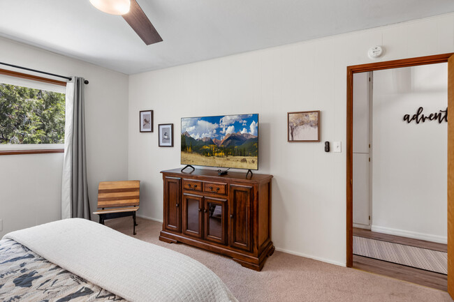 Building Photo - 54700 S Circle Dr