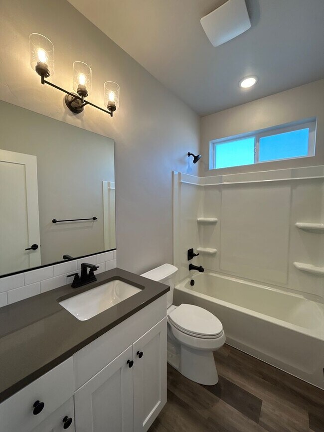 Building Photo - Stylish 2BR + Office Duplex in SE Bend – Garage & Smart Home Perks