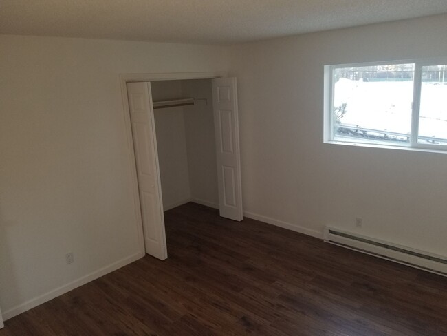 Building Photo - 2 Bed, 1 Bath Townhouse next to NAU!! Stud...