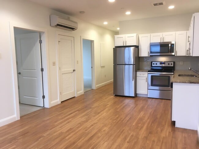 Building Photo - 875 Elm St