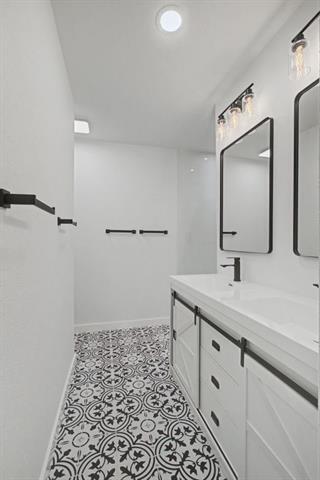 Building Photo - 806 Laguna Dr