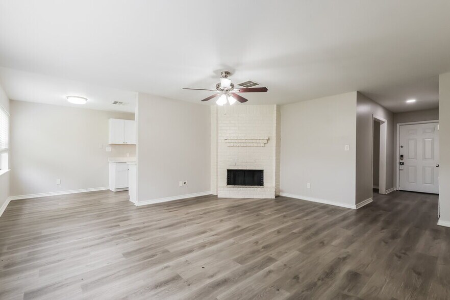 Building Photo - 25106 Lynbriar Ln