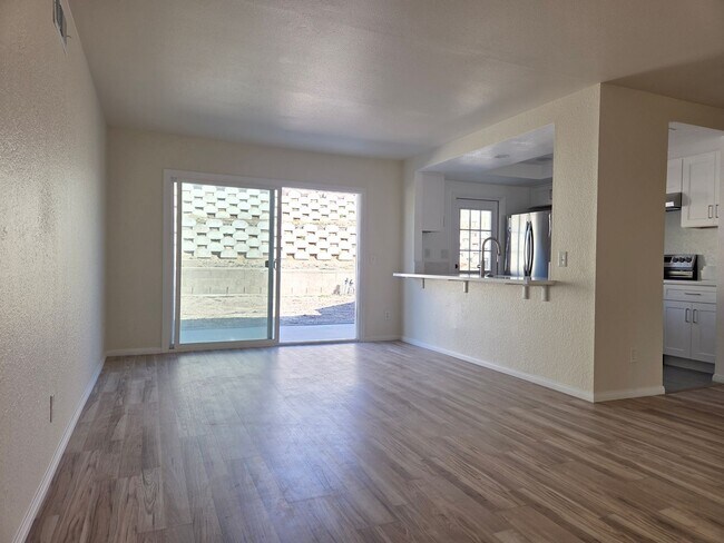 Building Photo - Private But Close to Everything in Oceanside!