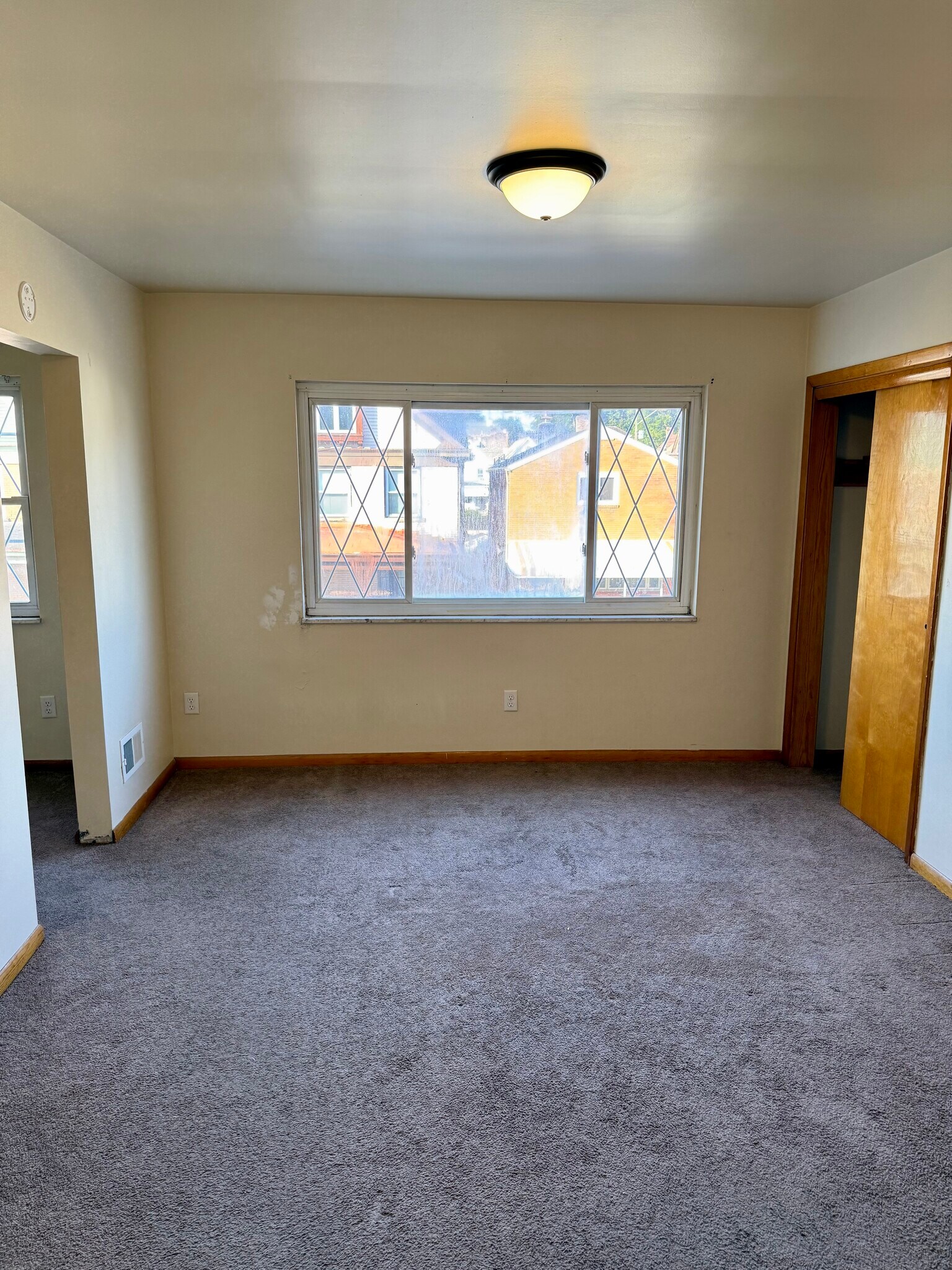 Building Photo - 338 Russellwood Ave