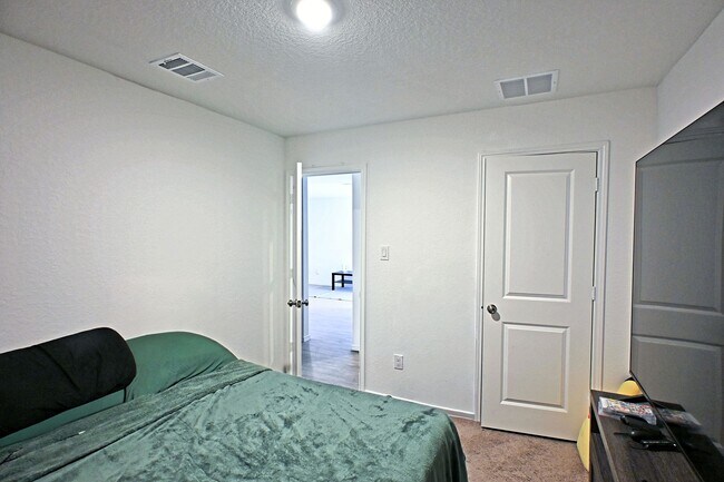 Building Photo - 5115 Schaeffer Rdg