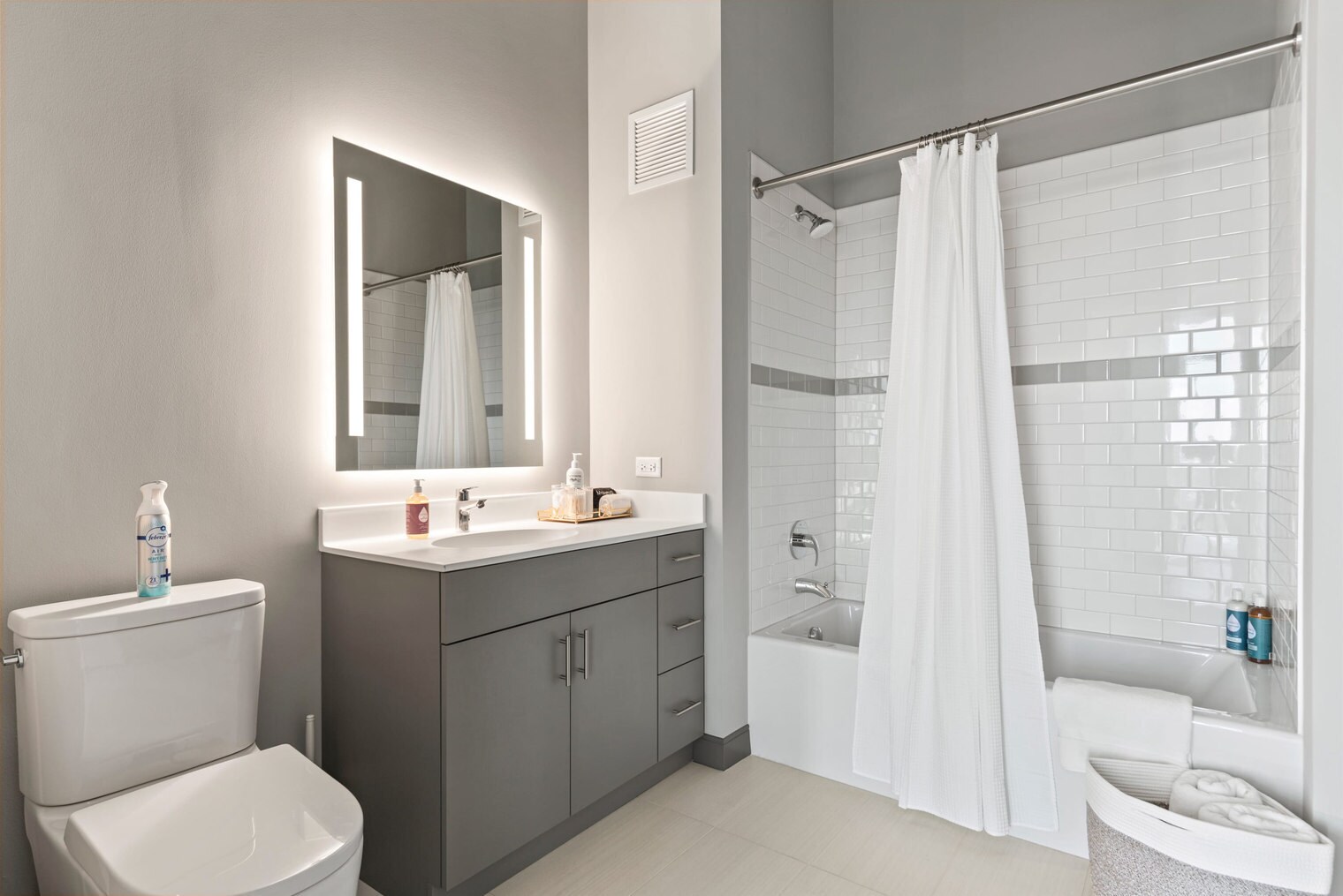 Building Photo - 1314 W Randolph St