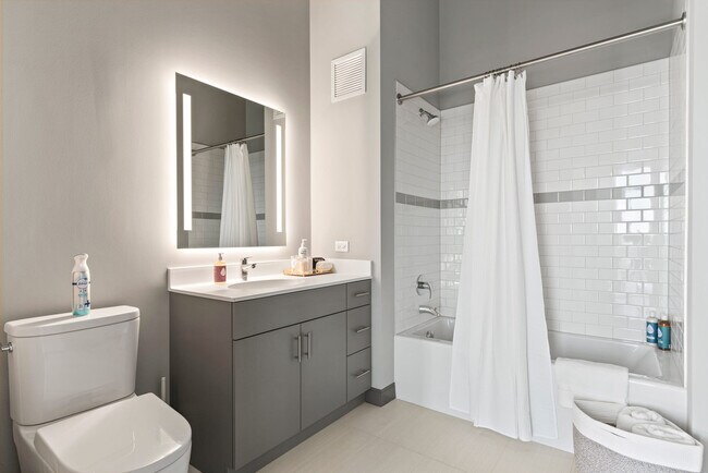 Building Photo - 1314 W Randolph St