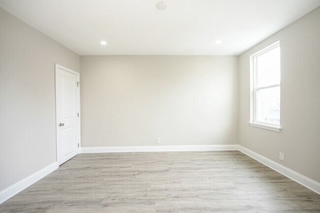 Building Photo - 1335 S Stanley St