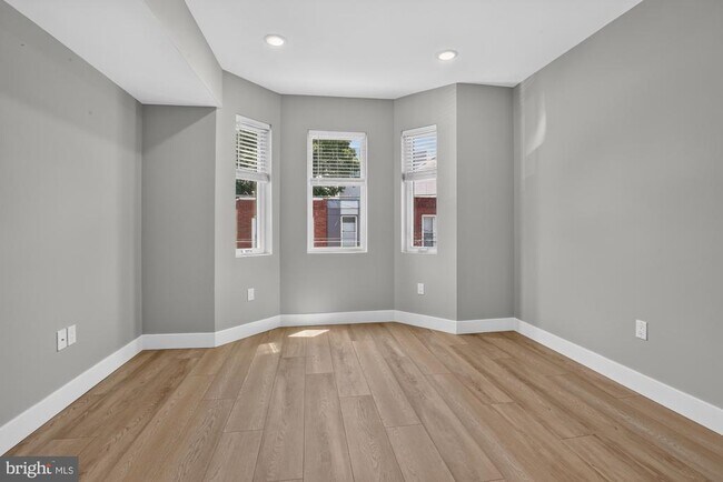 Building Photo - 1843 E Hazzard St